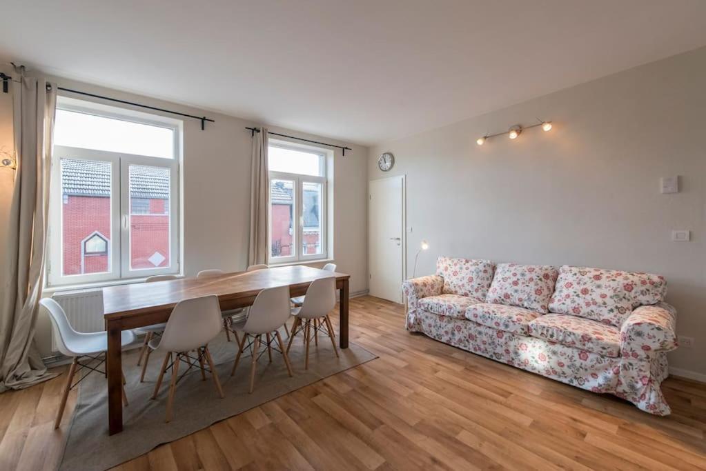 Appartement 4 Chambres A Lutych Exteriér fotografie